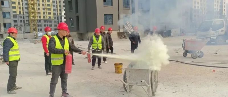 項(xiàng)目動(dòng)態(tài)丨集團(tuán)七個(gè)城中村（晁家村）安置房項(xiàng)目部組織開展建筑工地消防安全應(yīng)急演練